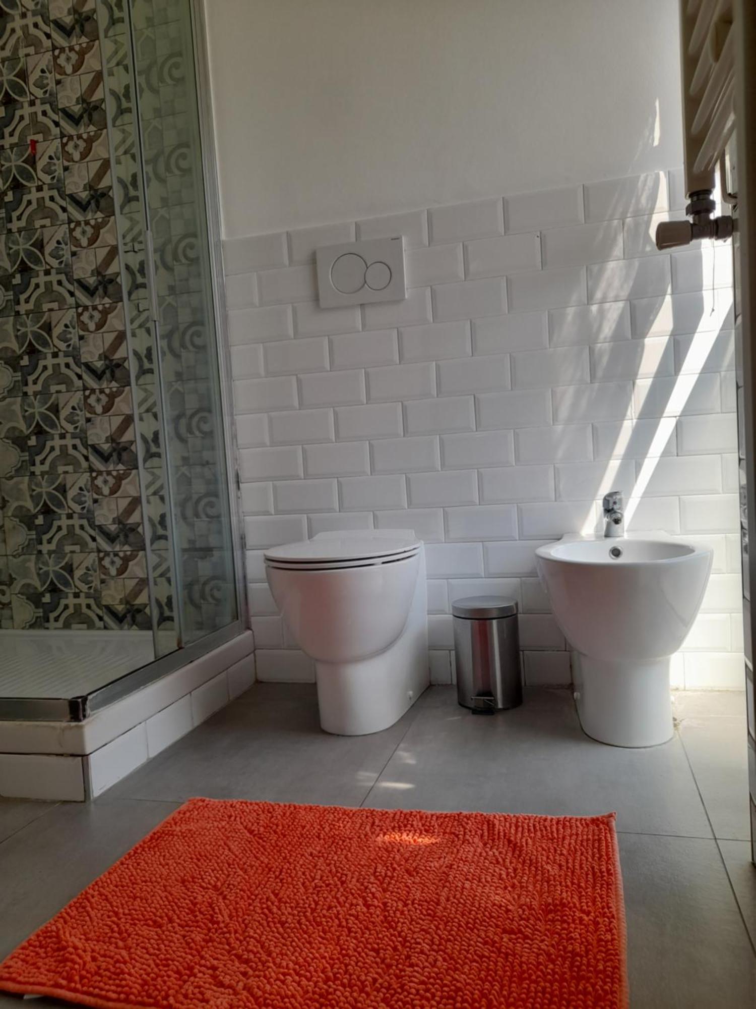 -l' Oasi Del Turista, 5- Station Private External Bathroom Milan